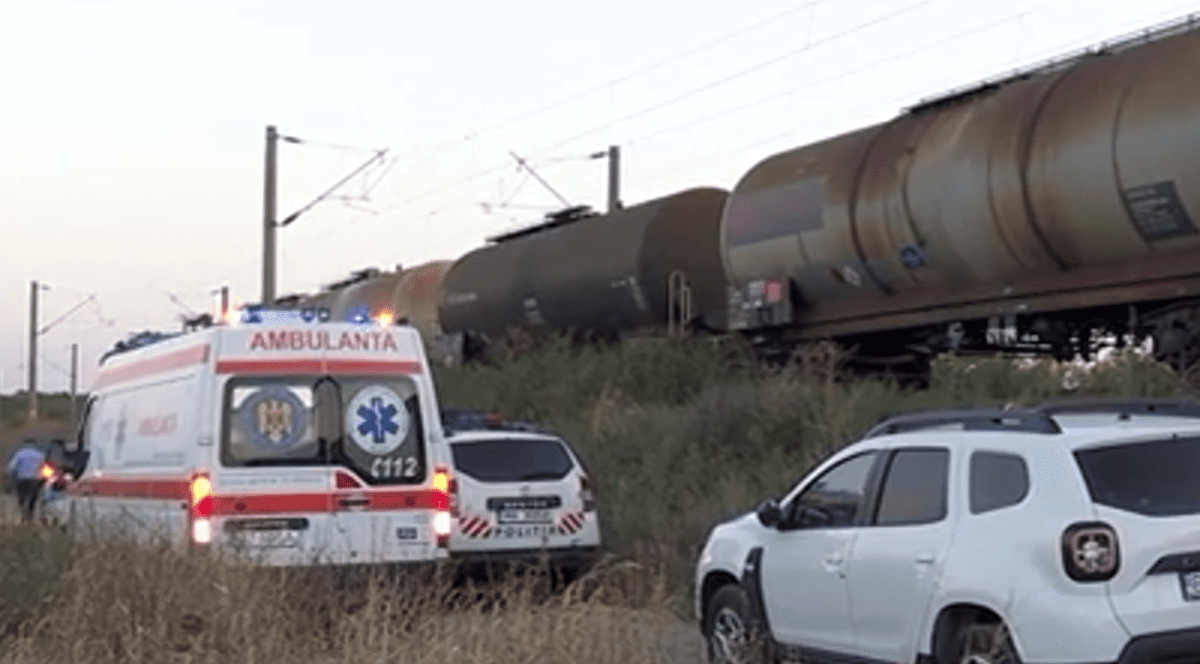 Un tânăr din Cluj a murit lovit de tren, cu căștile în urechi.