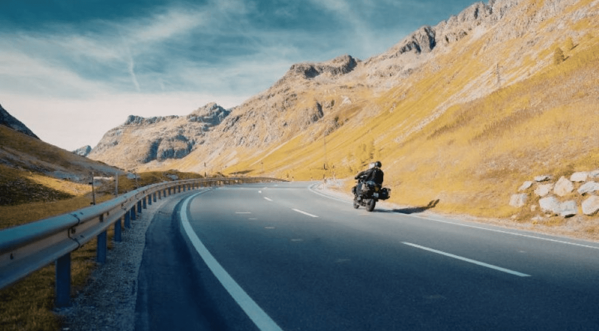 Cum pregătești motocicleta pentru drumuri lungi: ulei, lanț și verificări esențiale
