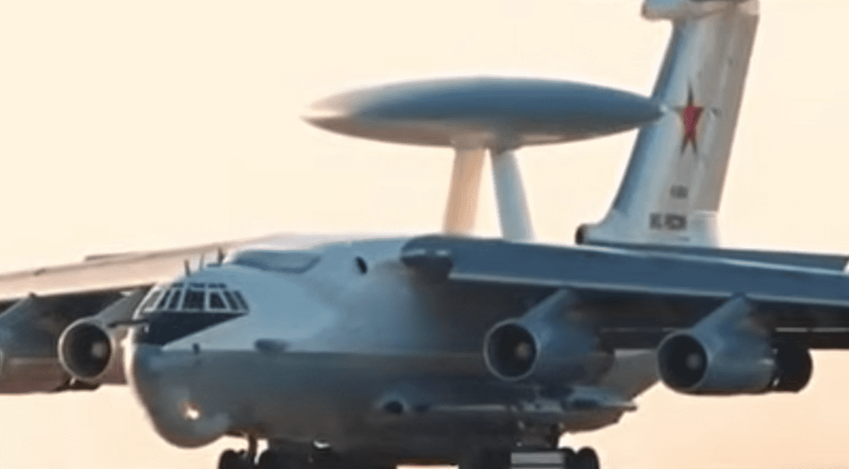 Rușii și-au mutat avioanele militare A-50 pe aeroporturi civile, ca să le ferească de atacurile ucrainene. Dronele Kievului au distrus deja trei.Foto Captură video