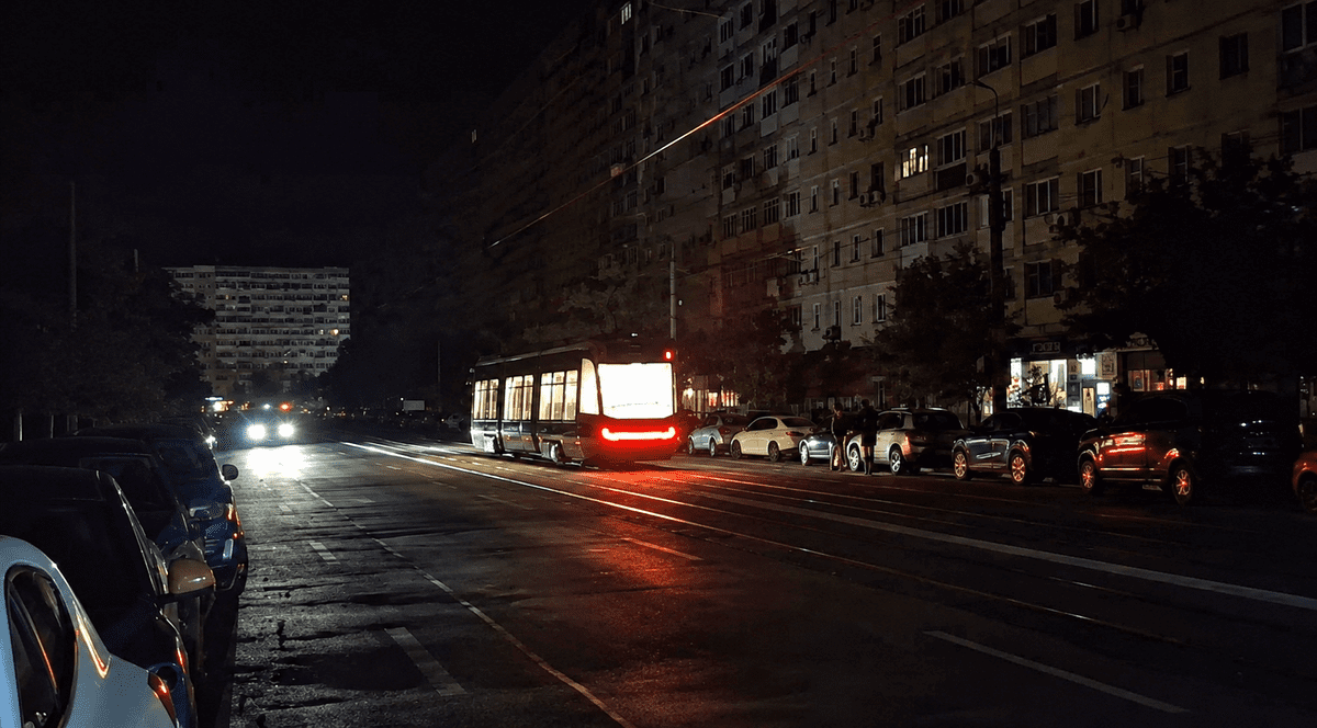 O strada din Iasi noaptea fara iluminat public