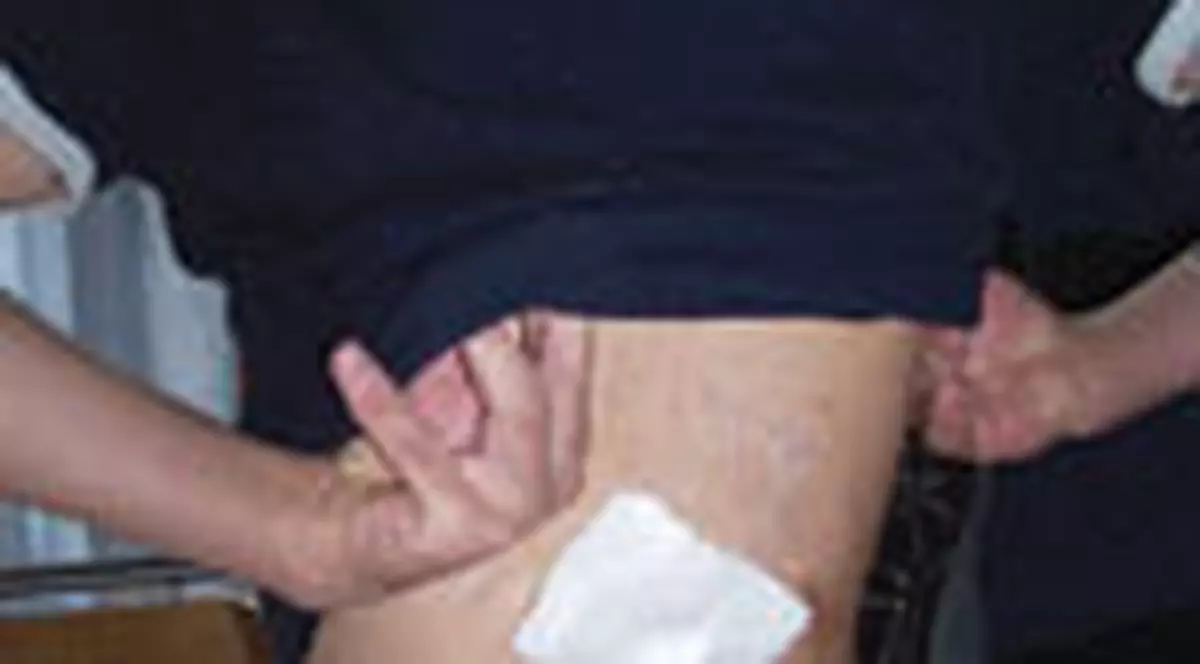 A umblat o luna cu cutitul in el