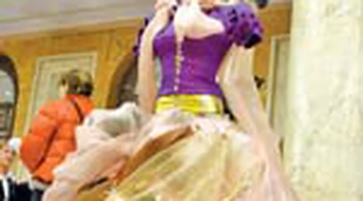 Brad in forma de femeie