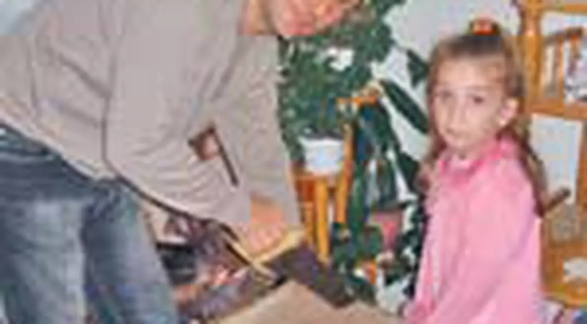 Familia de sculptori in scoarta de copac