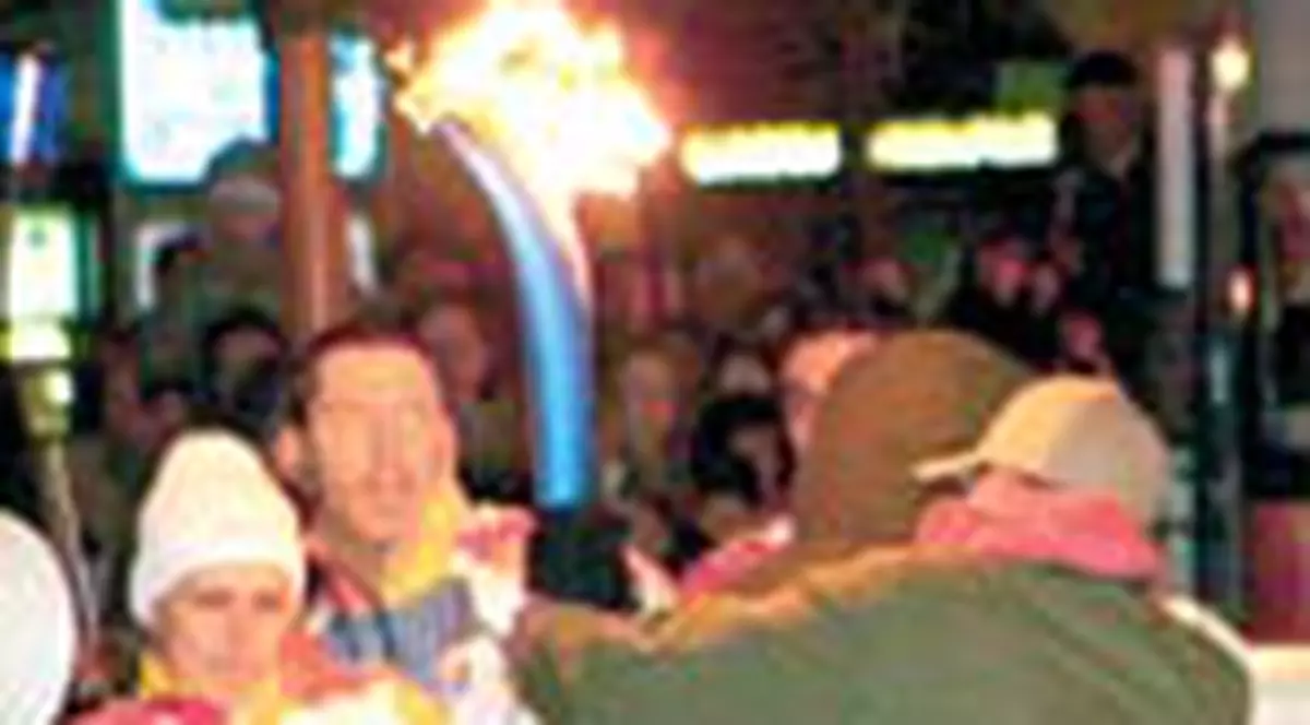 A vrut sa fure flacara olimpica