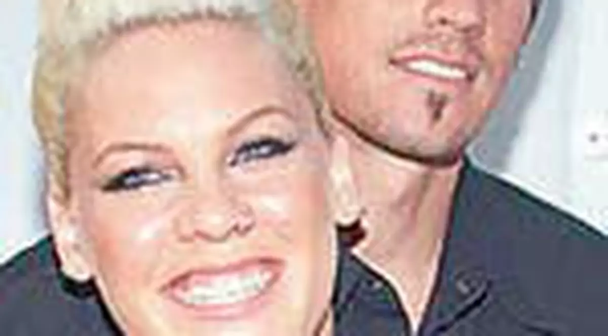 Pink s-a maritat cu un motociclist