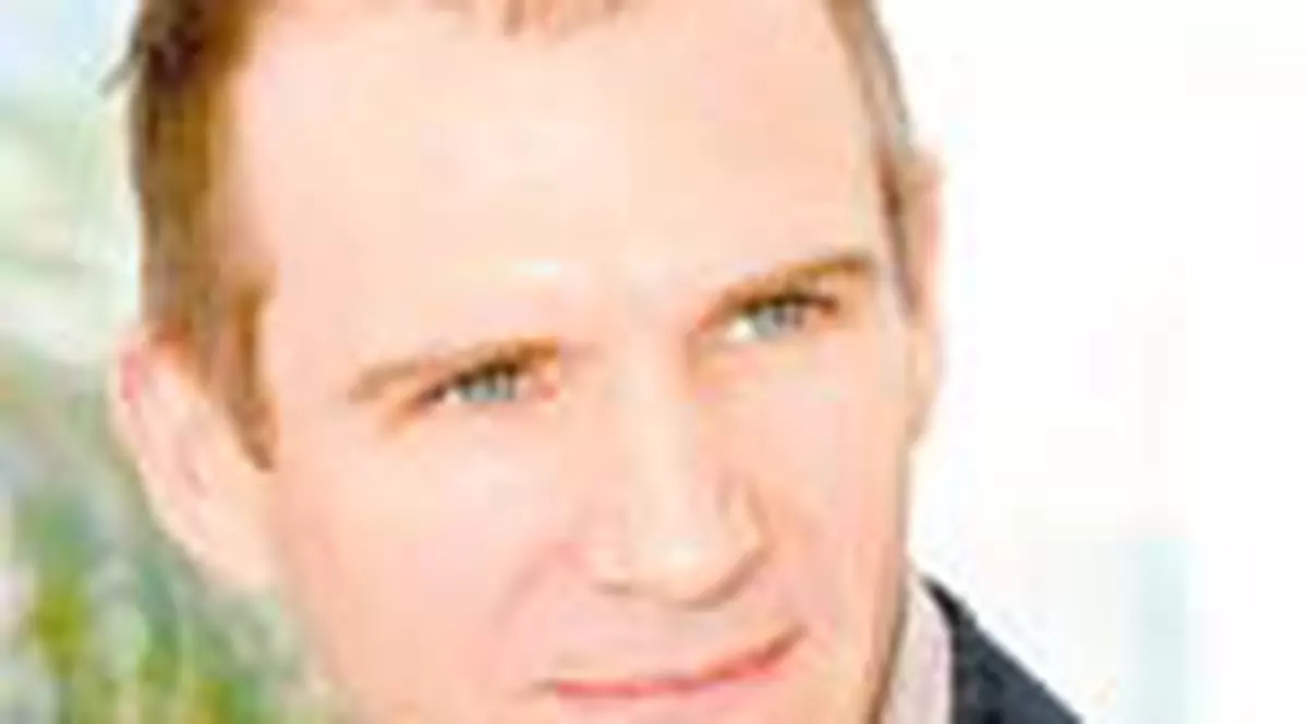 O romanca in patul lui Ralph Fiennes