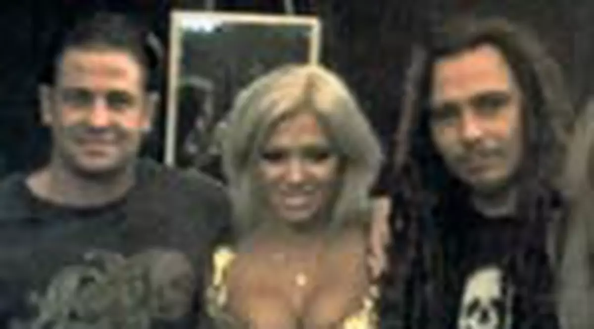 Trident a cucerit si pe rockerii din trupa Korn