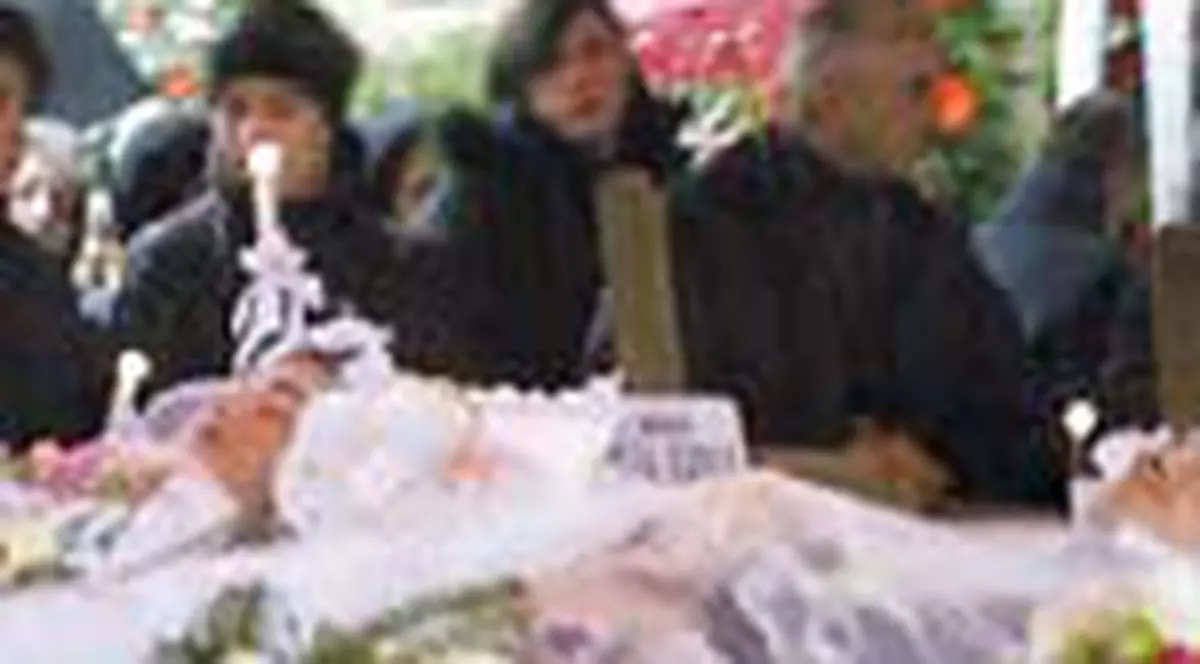 Doar o slujba de dezlegare, ca pentru doi sinucigasi!