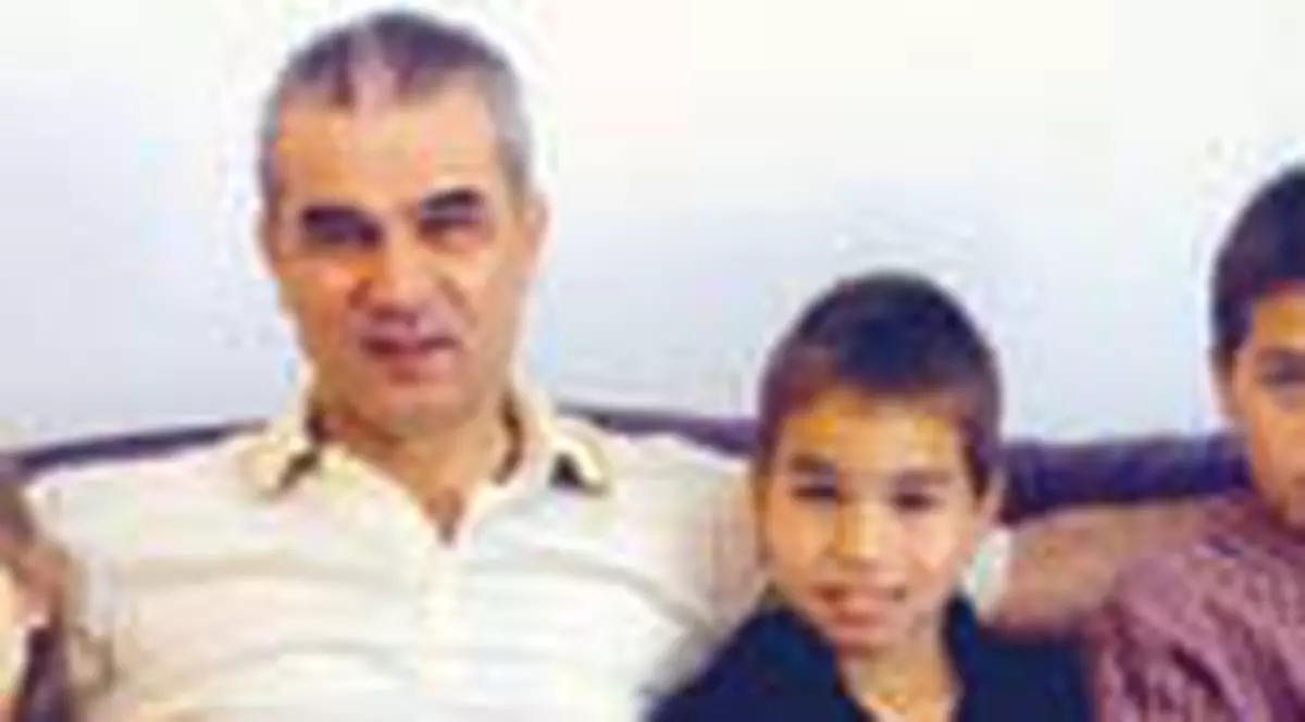 'Mi-e foarte greu fara familie'