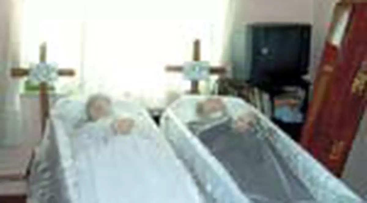 Indragostitii sinucigasi vor fi ingropati azi