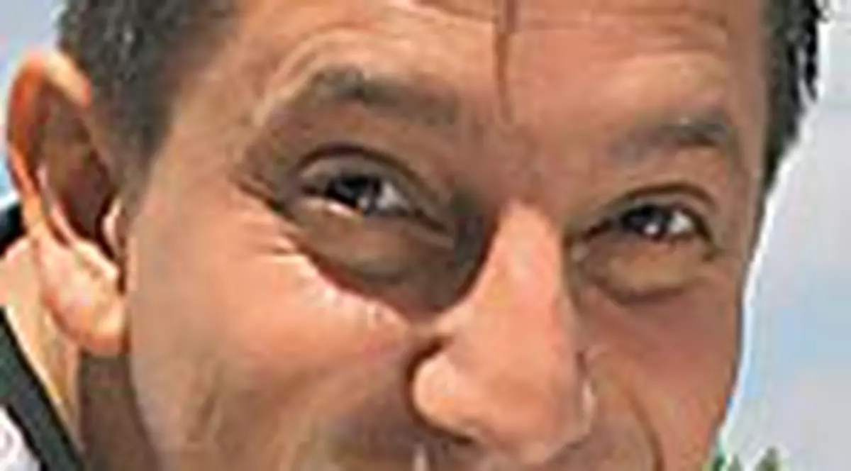 Marculescu poarta chiloti de hartie