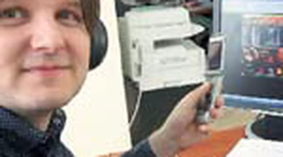 Scot bani din joaca la telefonul mobil