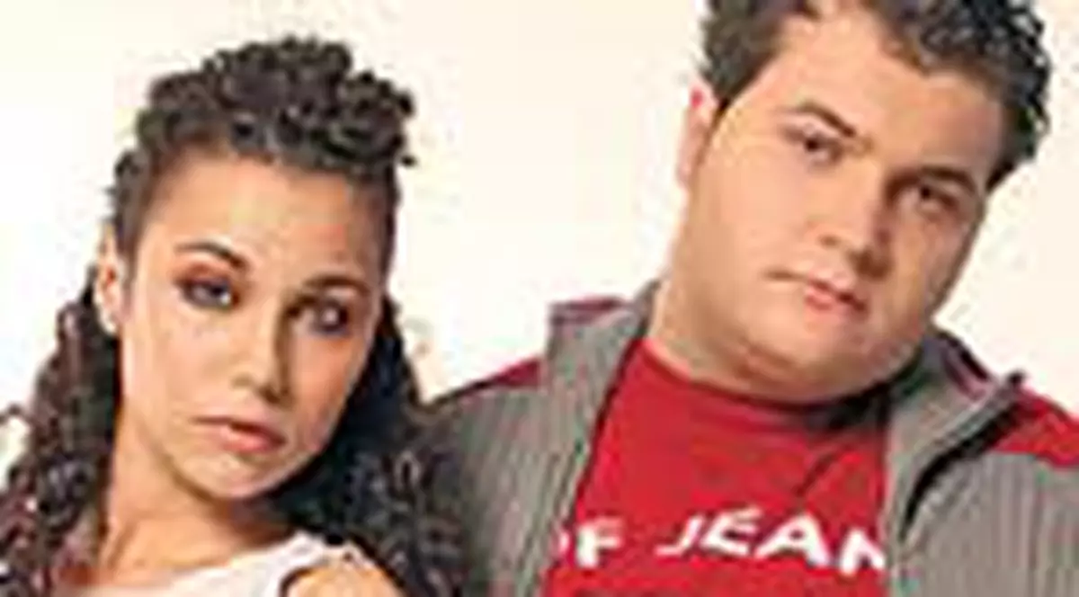 Baiatul Rovanei Plumb se iubeste cu Ani de la 'Canalul de stiri'