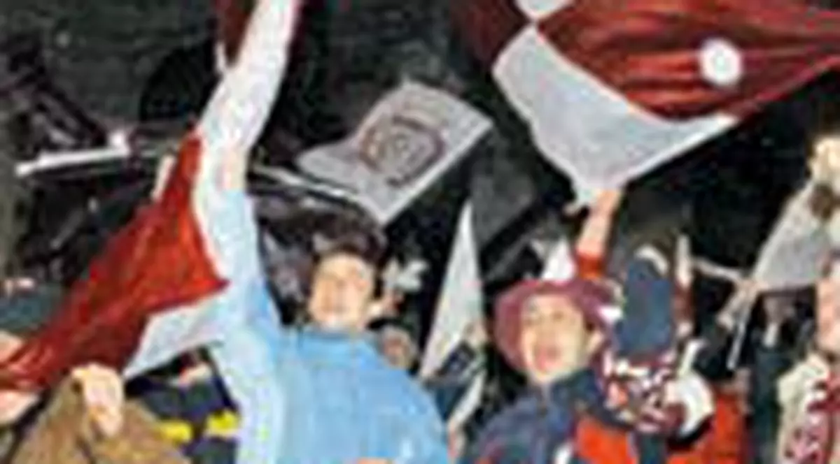 Suporterii au invadat Piata Universitatii