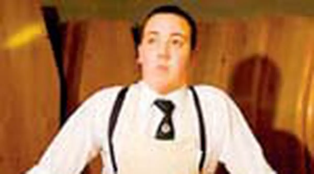 La 16 ani, pasiunea lui sunt mortii