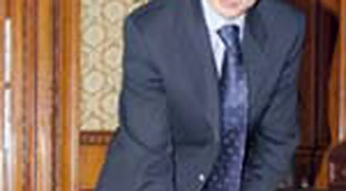 Olteanu joaca golf in fostul birou al lui Nastase