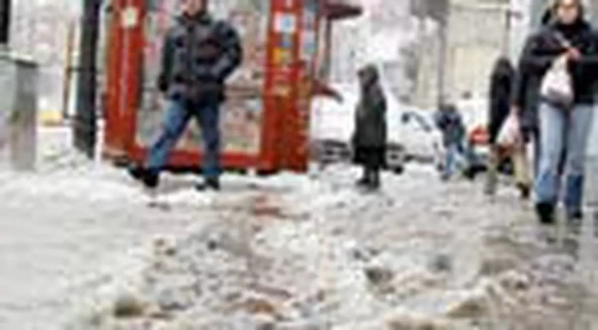 Capitala, transformata intr-o balta imensa