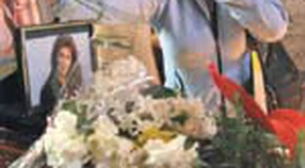 Romanii si-au luat adio de la Laura