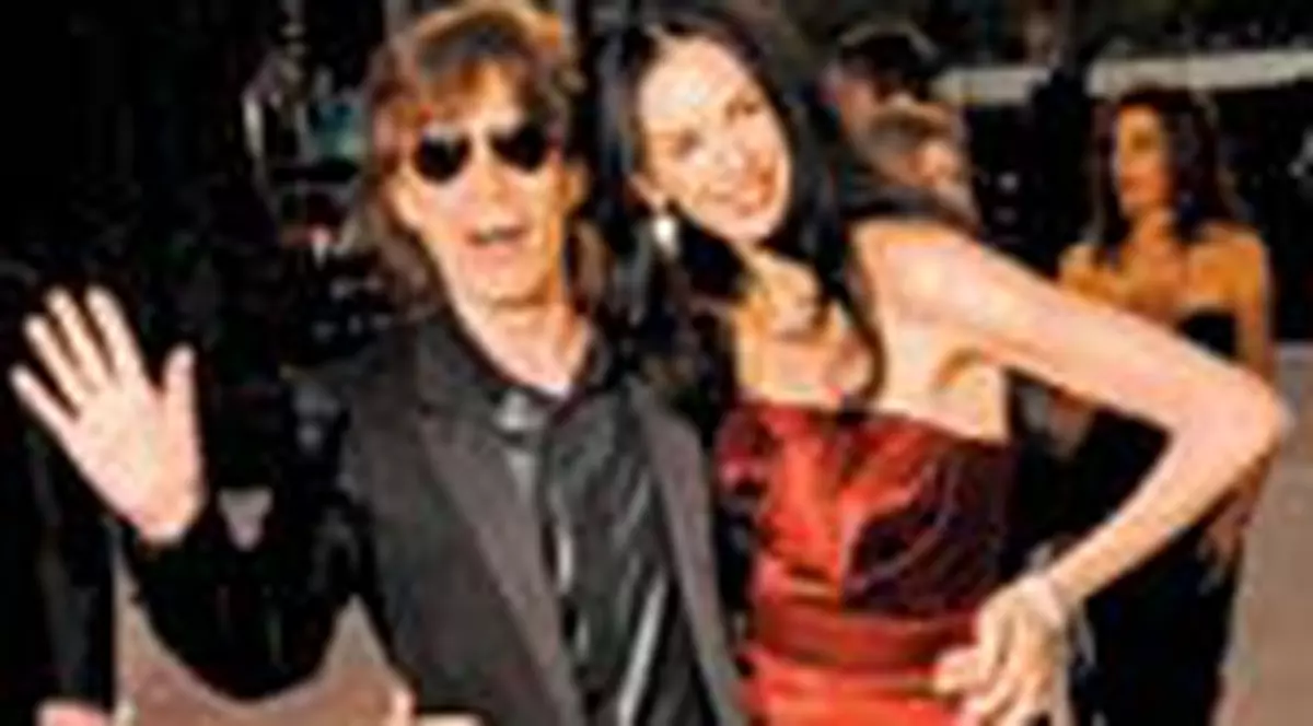 Cei 7 pitici si consoartele 'zgarie-nori'