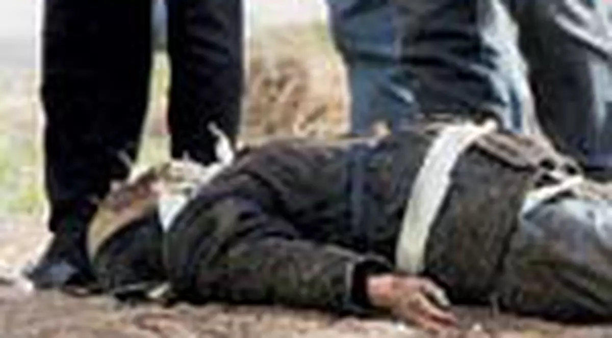 S-a infasurat in banda adeziva si s-a aruncat in lacul IOR