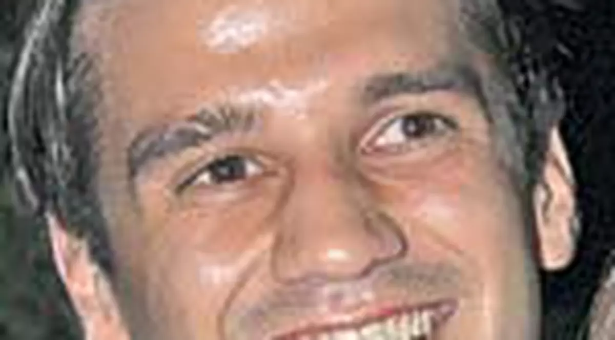 Chivu petrece cu mama si sora lui