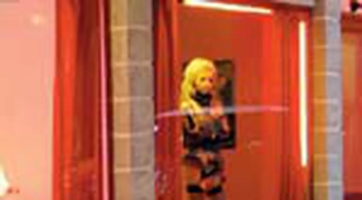 Lala de la TNT isi face de cap prin baruri