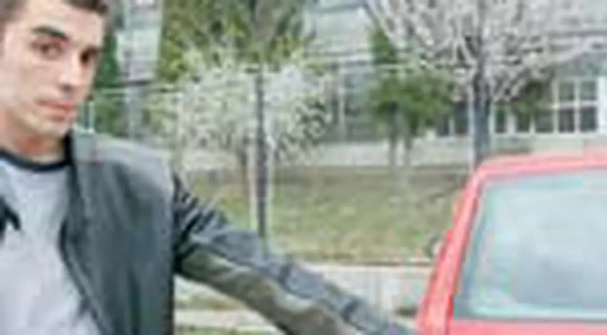 Injurat si agresat in fata politistilor