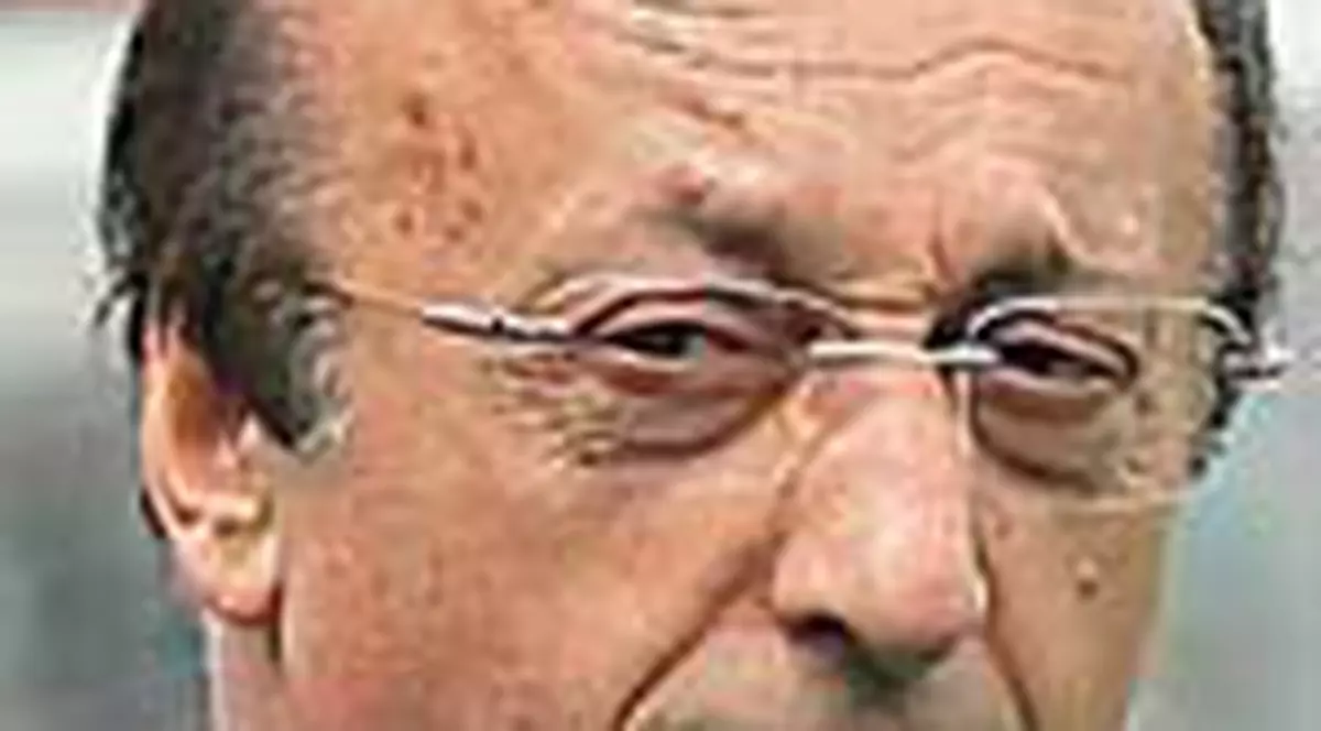 Mutu si Moggi voiau sa aduca 500 de autocare in Romania