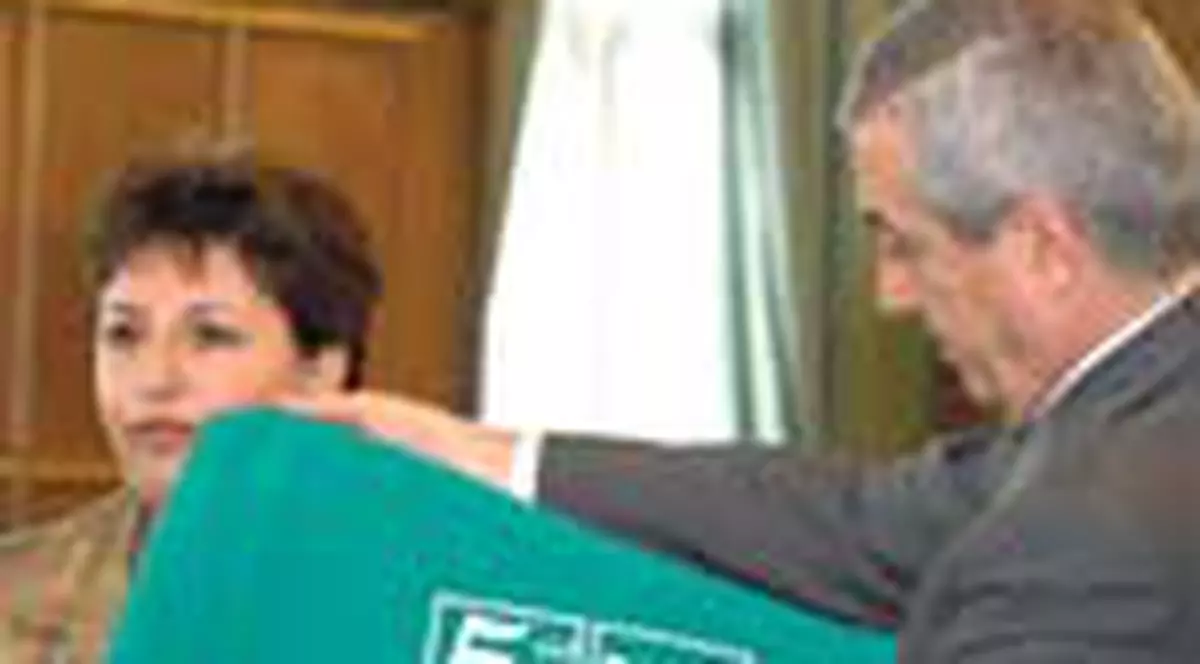 Cu acest tricou se va imbraca Tariceanu de Ziua Mediului