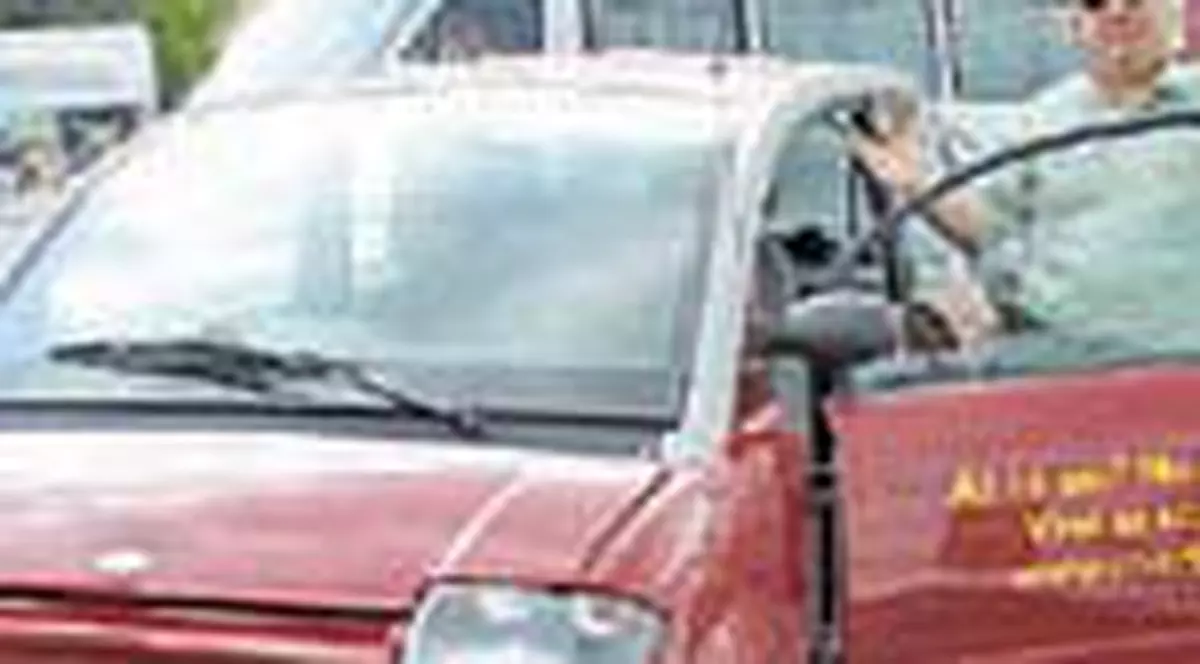 13 minori romani au cate un Microcar