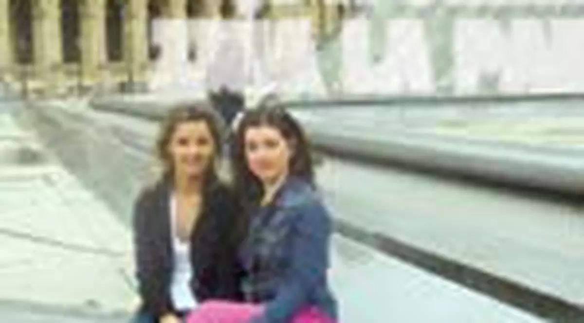 MONICA DASCALU SI-A SERBAT ZIUA LA PARIS