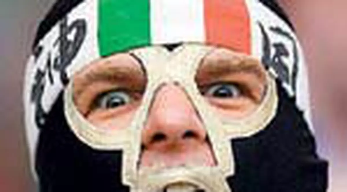 Italienii rad cu un ochi si plang cu celalalt 