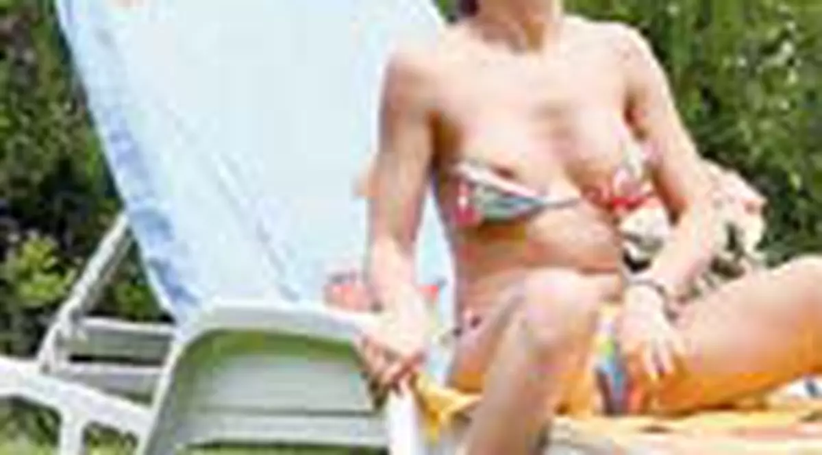 Anamaria Ferent isi arata 'dotarile' la plaja