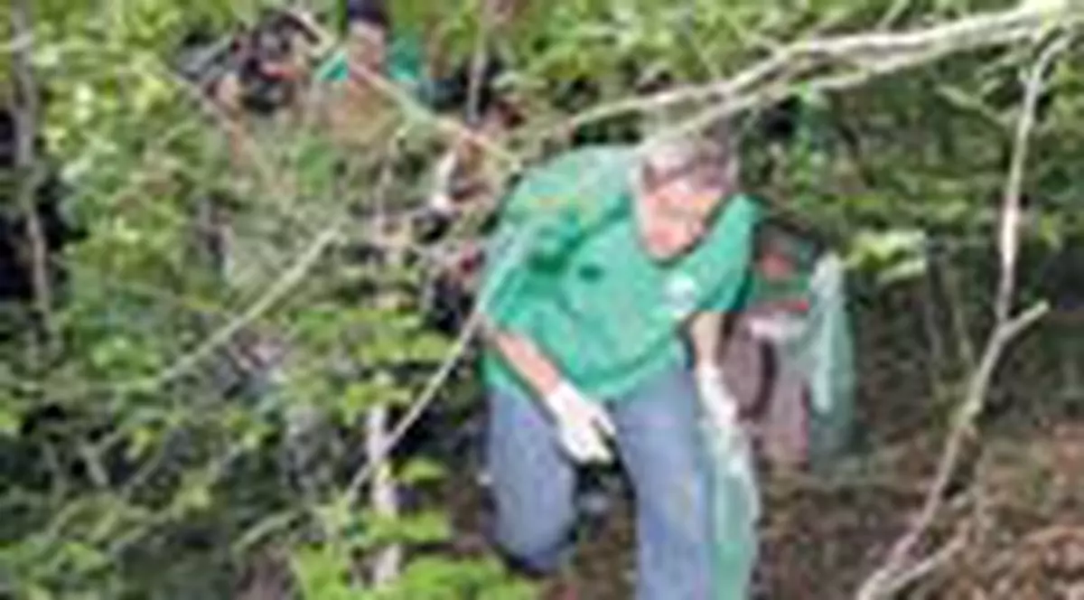 Tariceanu a strans gunoaiele din Padurea Baneasa