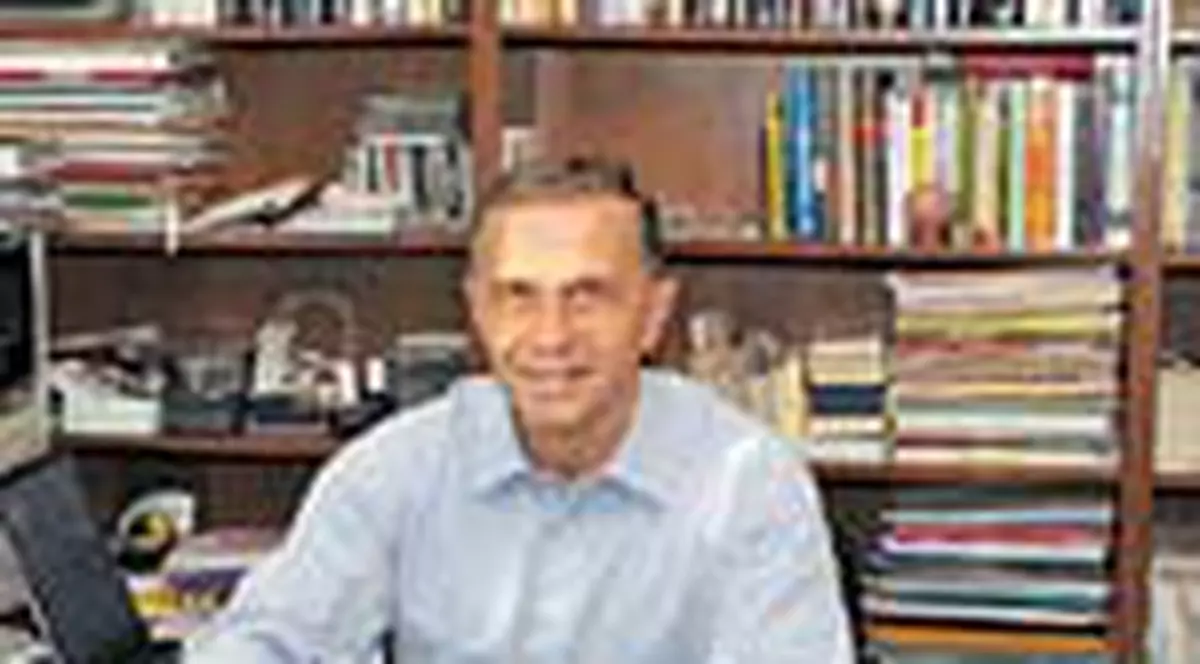 Iliescu a lipsit de la lansarea cartii lui Geoana