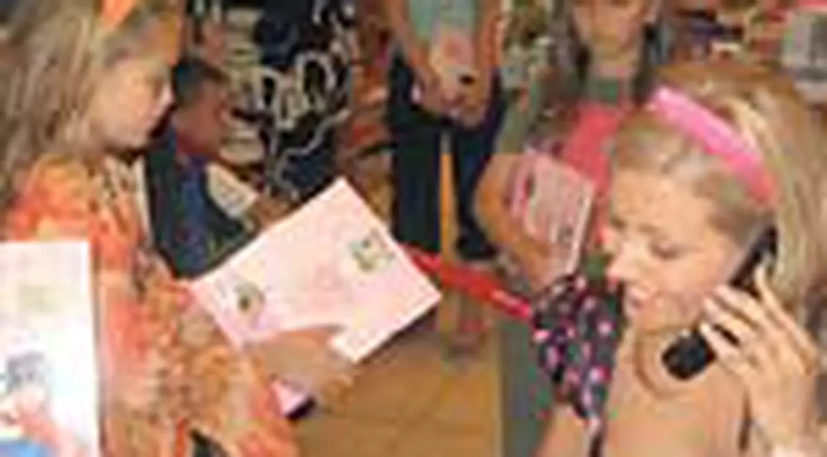 Anamaria Ferentz a vandut prima carte cu 150 de euro