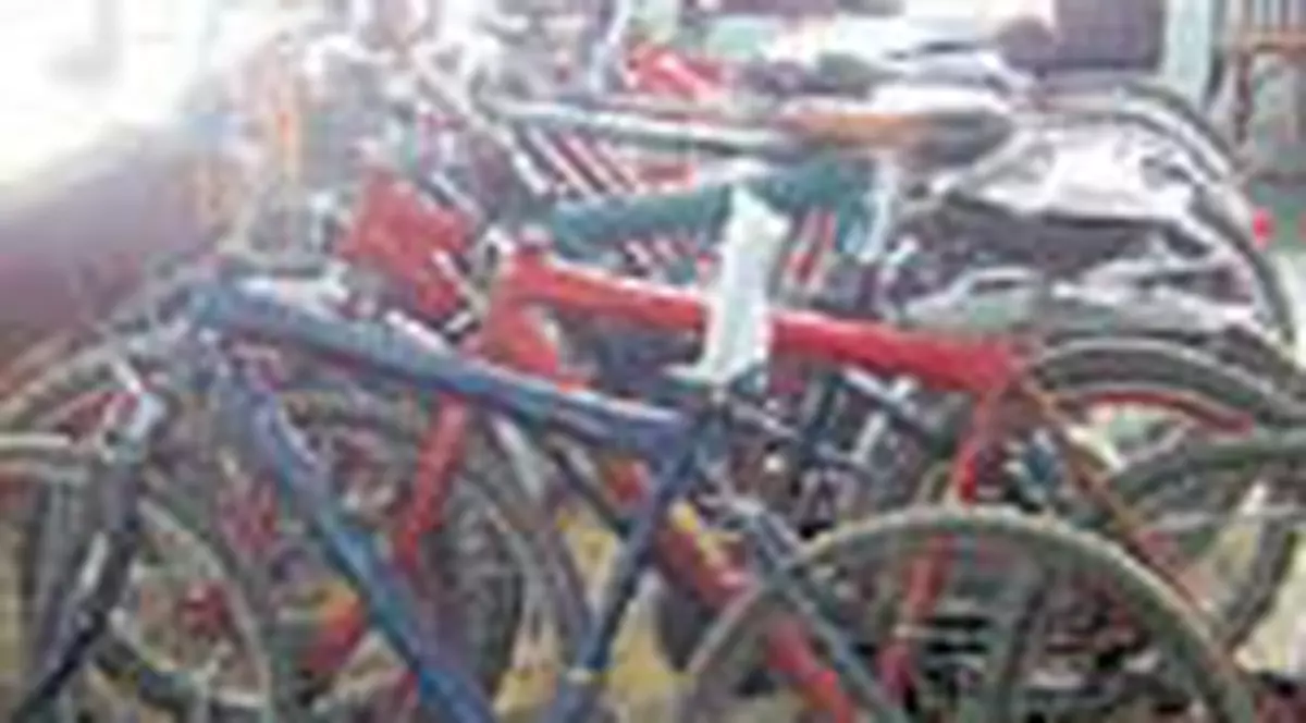 Hotul a furat 37 de biciclete intr-o luna