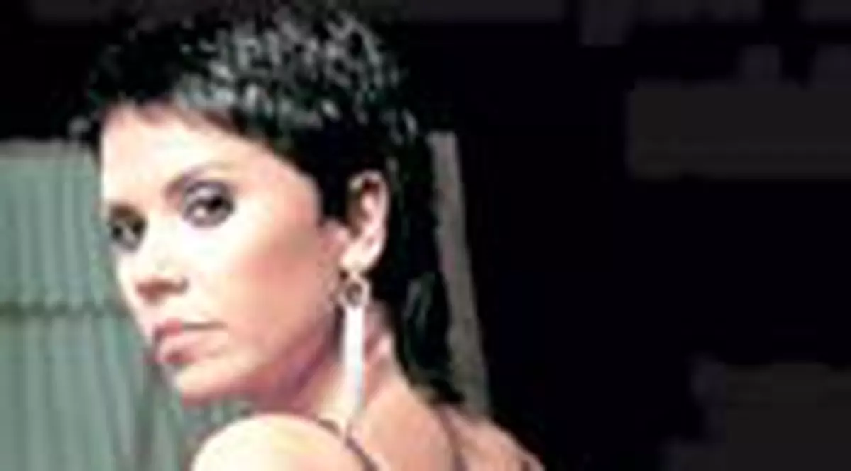 LUMINITA ANGHEL schimba casa si masina