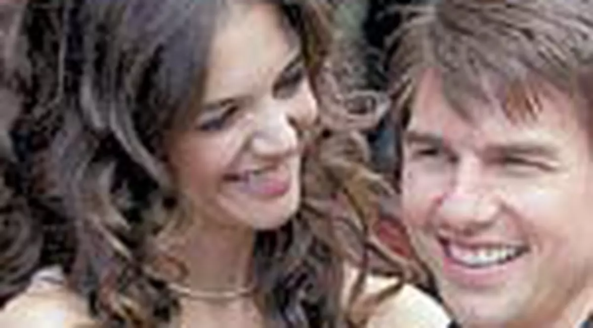 Katie Holmes si fata ei, 'cumparate' de Tom Cruise cu 33 milioane de dolari