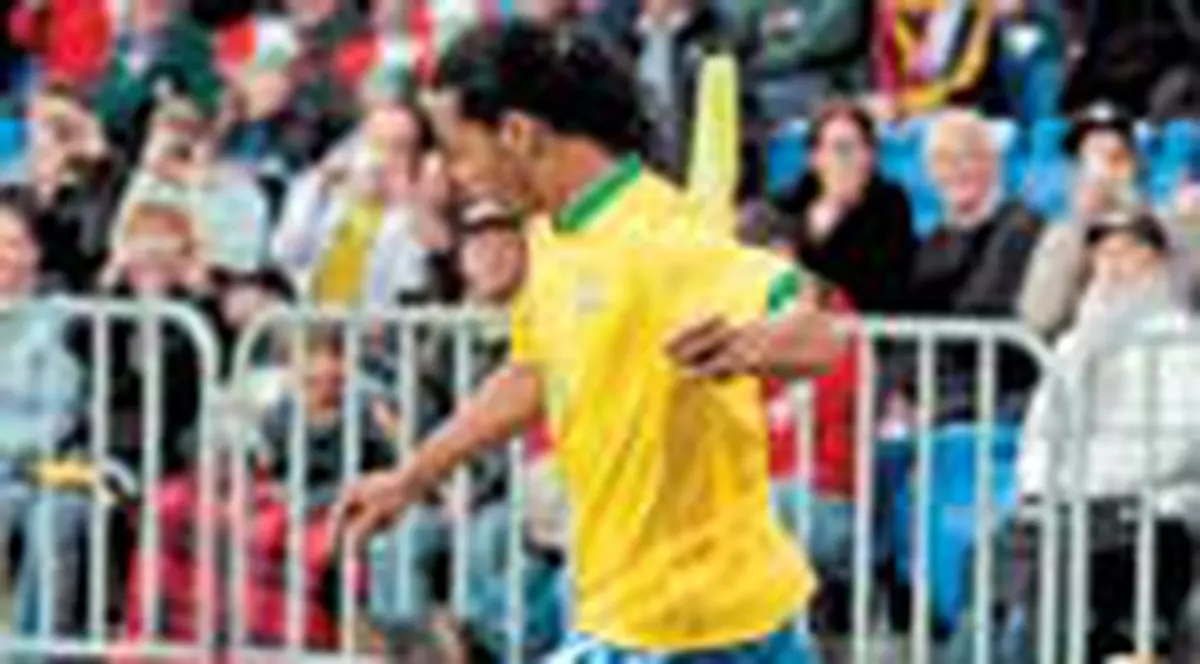 Zeul dat jos de pe soclu