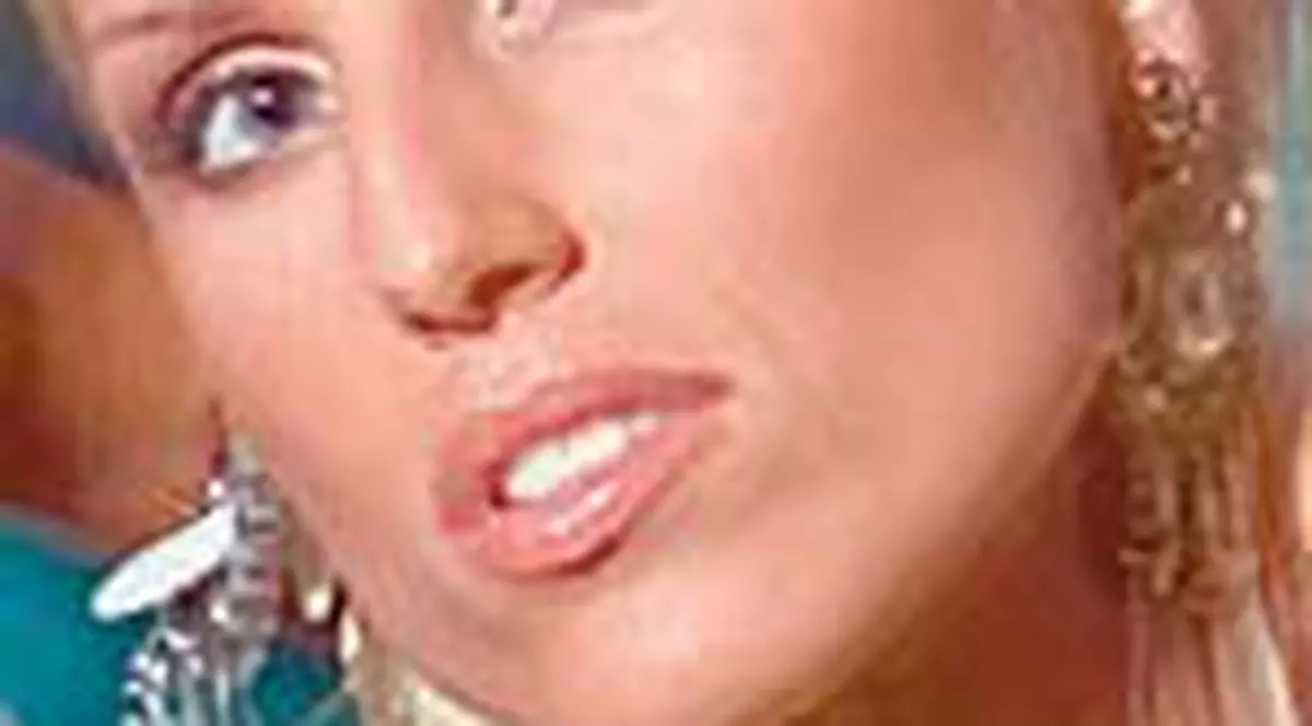 Hotii au spart masina cantaretei Cristina Rus