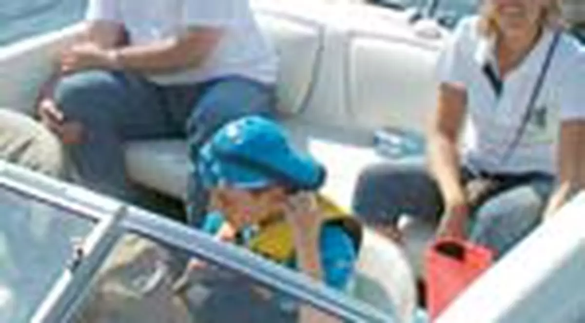 Familia Tariceanu, cu barca in Delta