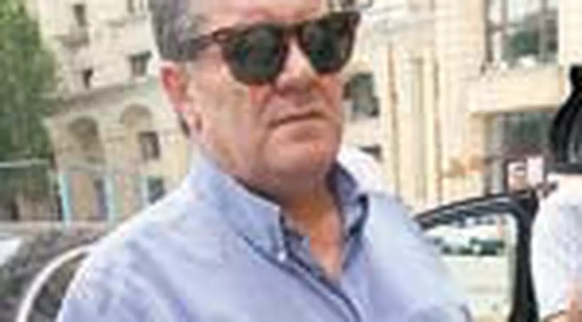 A spart geamul si a tras!