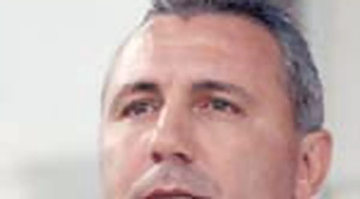 Stoicikov isi va conduce echipa din tribune