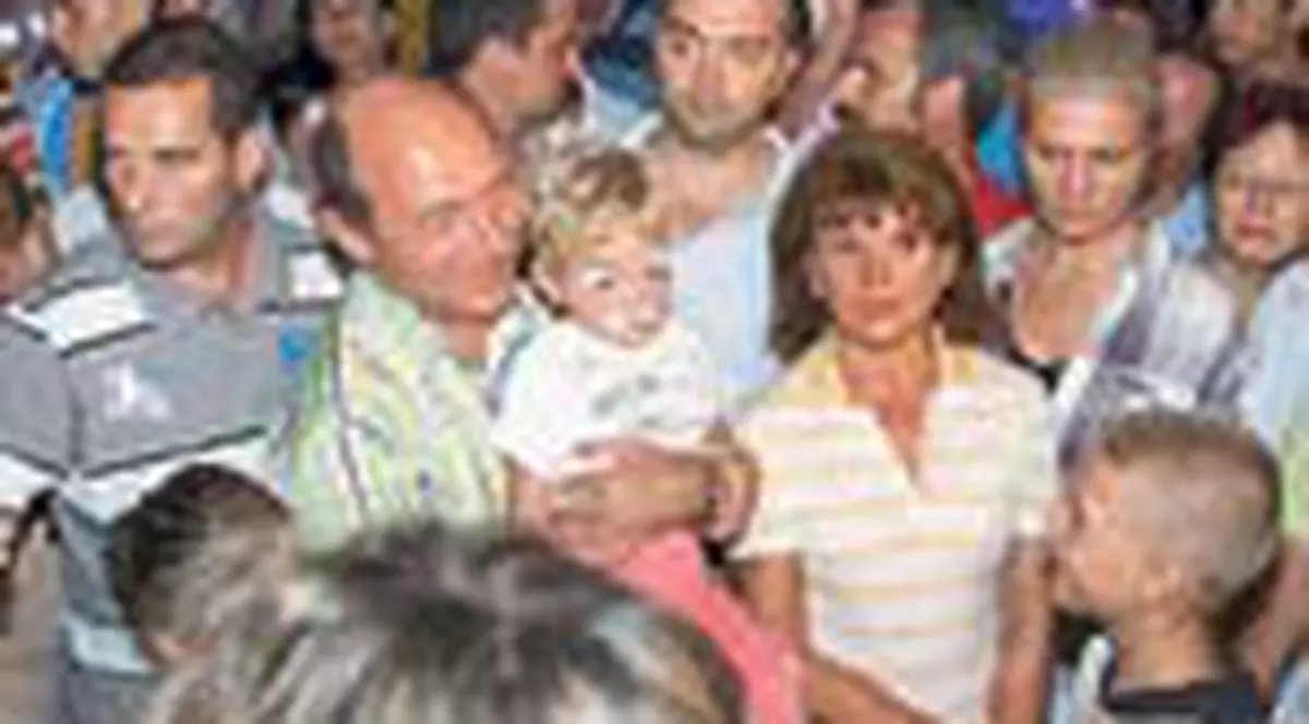 Basescu, la 'sedinta foto' cu turistii