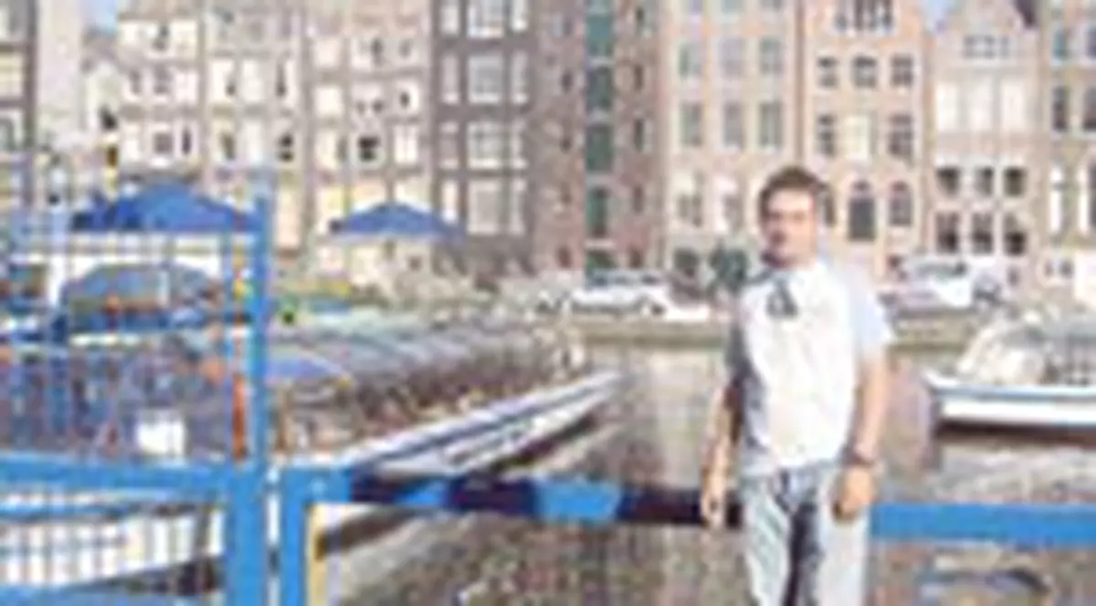 BUZDUGAN A VAZUT 4 TARI IN 16 ZILE