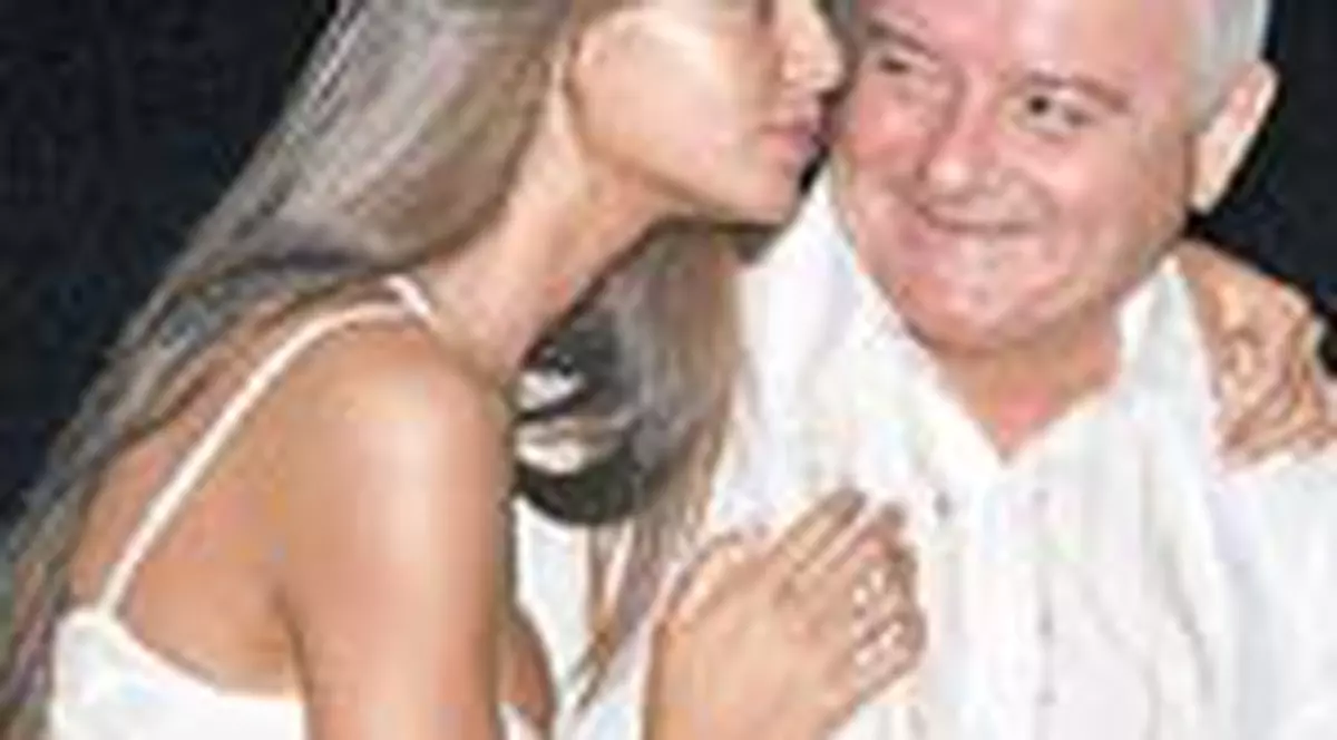 Monica 'lui Iri' vrea sa nasca in apa