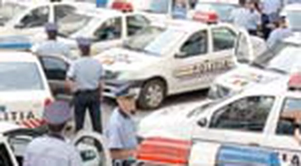 Sute de politisti in tot orasul