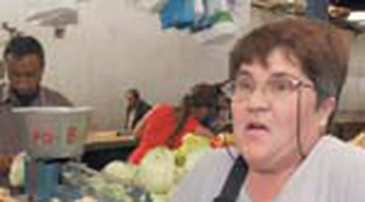 'Mananc carne o data pe luna'