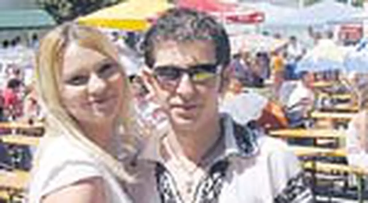 Blocata in lift, trupa Datina a ajuns tarziu la propriul concert